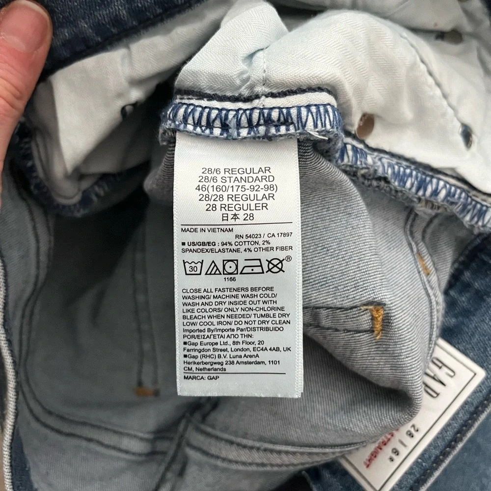 NWT GAP Women’s Classic Mid Rise Straight Jeans Medium Wash - Size 28/6 - Picture 5 of 8